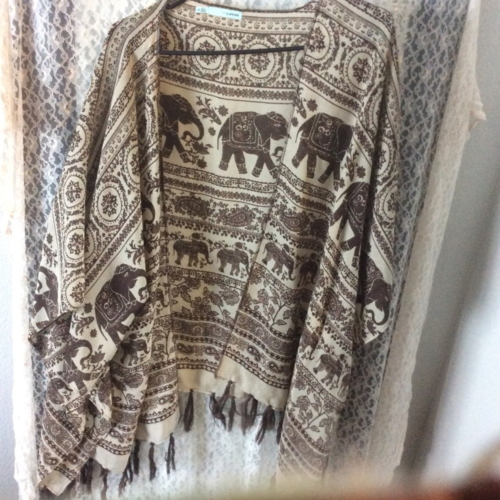 Maurice's L/XL Elephant pattern kimono